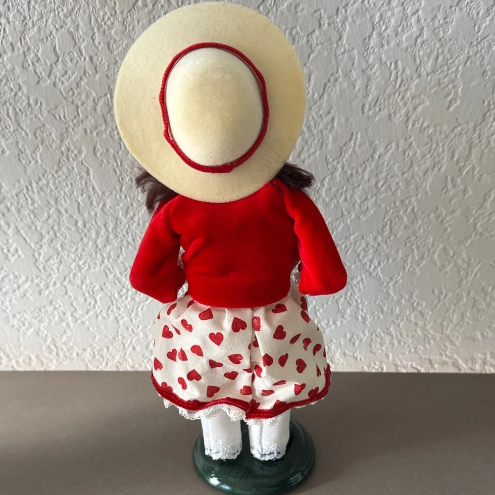 Byers’ Choice Caroler Valentine “Be Mine” Figurine 2008 Handcrafted - Picture 4 of 5